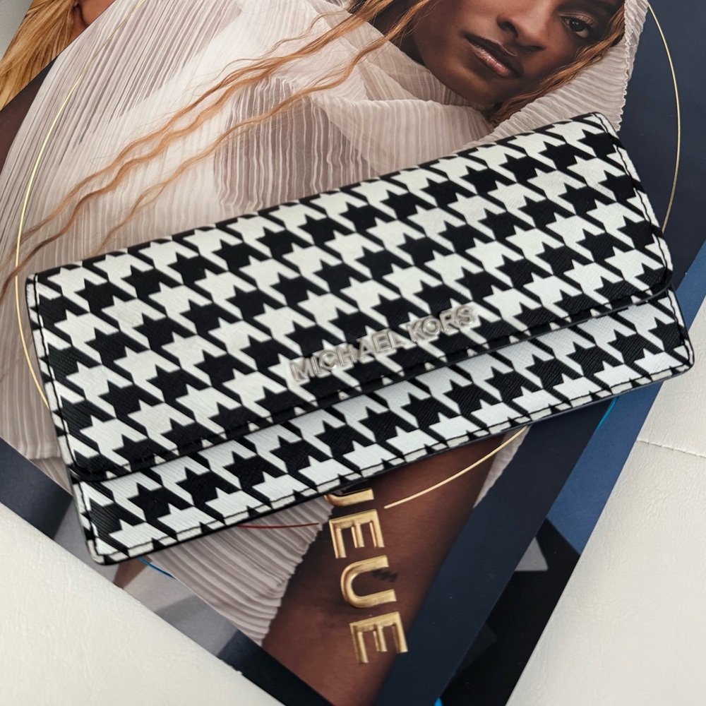 Michael Kors Jet Set Black and White Houndstooth Wallet